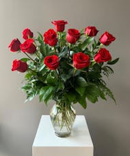 12 Roses Vased